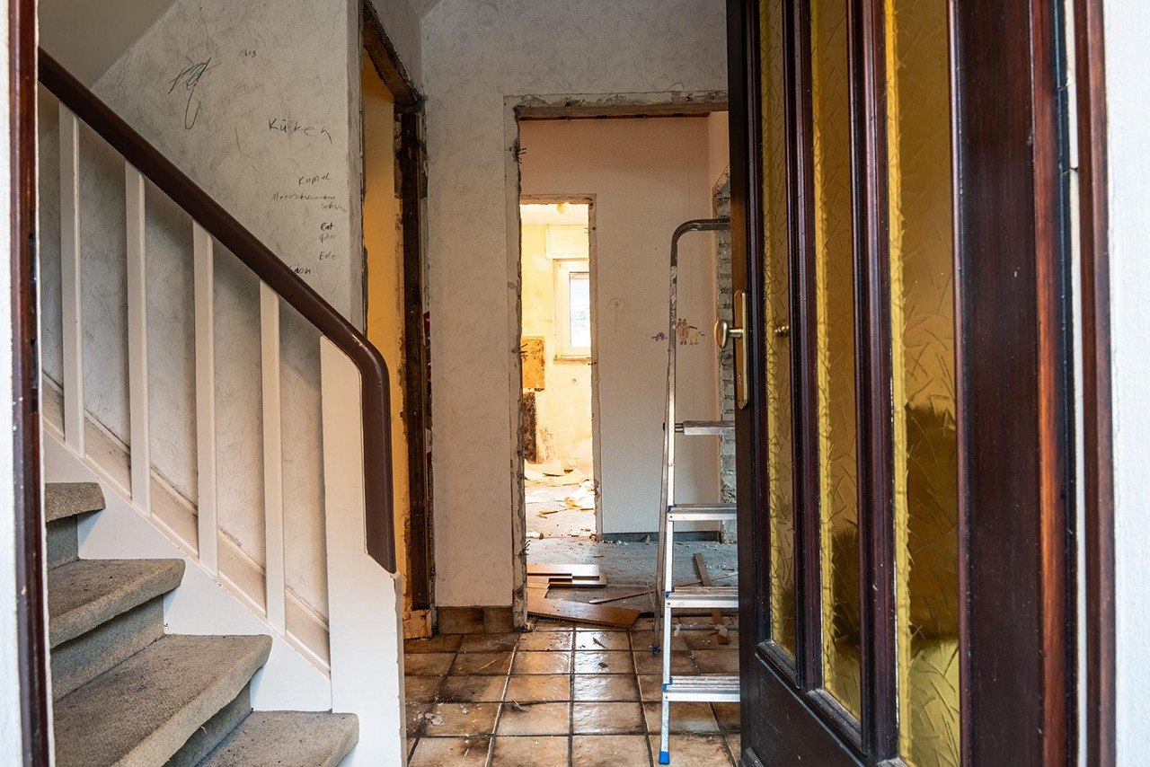 Hausflur während der Entrümpelung